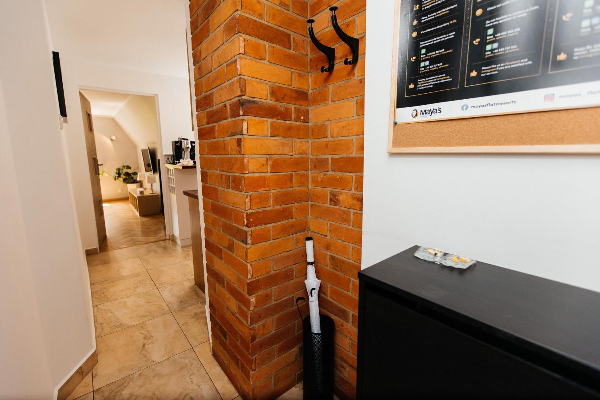 Maya's Flats & 23 Attic - Ogarna Old Town Apartment *