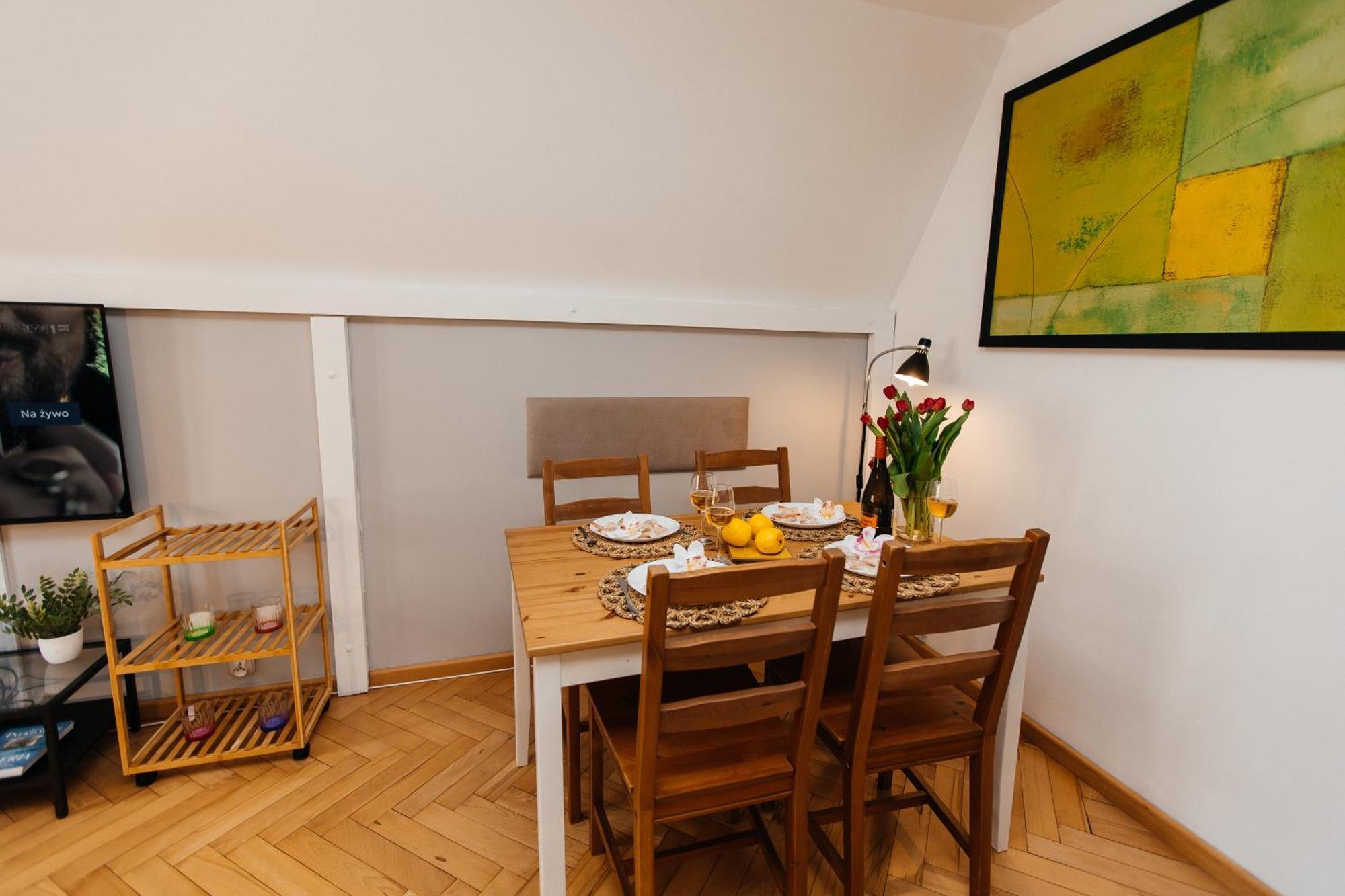 Maya's Flats & 23 Attic - Ogarna Old Town Apartment Gdansk