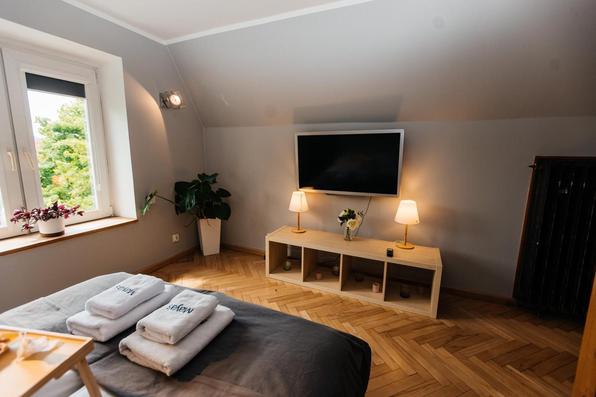 Maya's Flats & 23 Attic - Ogarna Old Town Apartment
