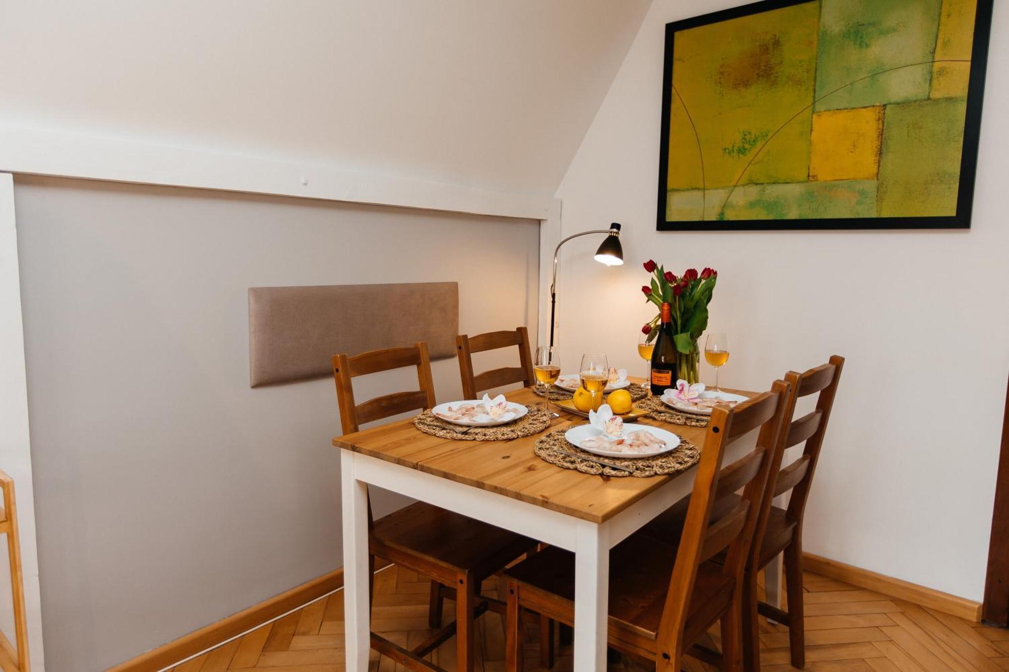 Maya's Flats & 23 Attic - Ogarna Old Town Apartment Gdansk