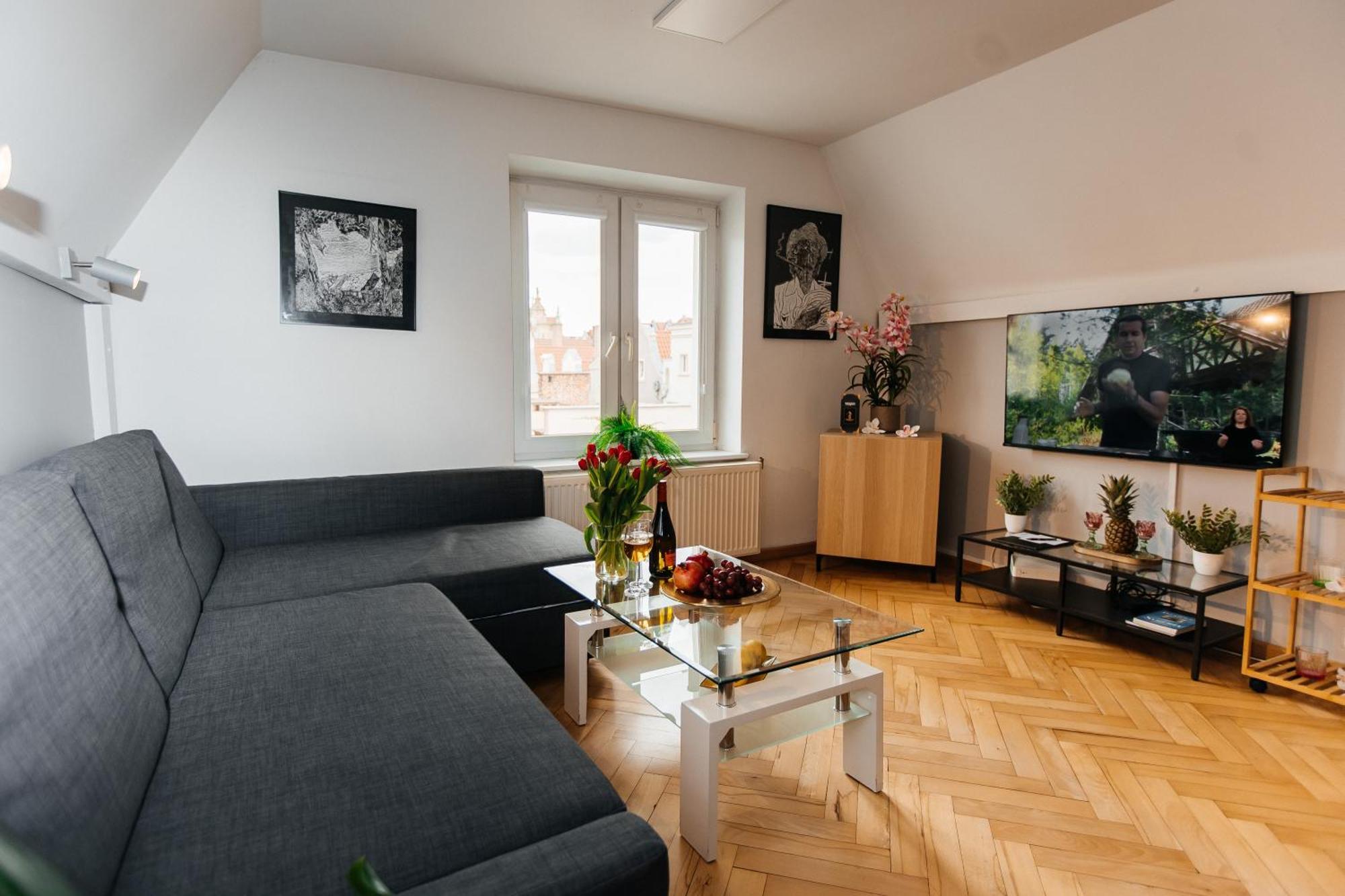 Maya's Flats & 23 Attic - Ogarna Old Town Apartment *